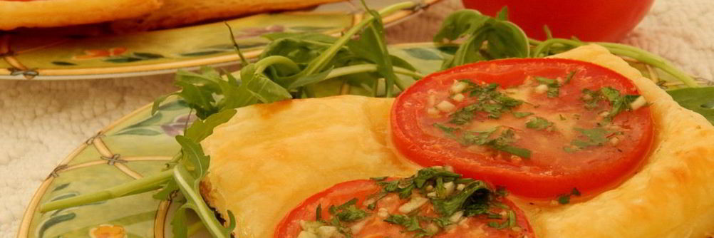 Слойки с помидорами