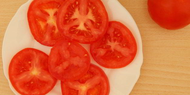 слойки с помидорами