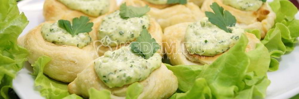 Слойки с сырной пастой
