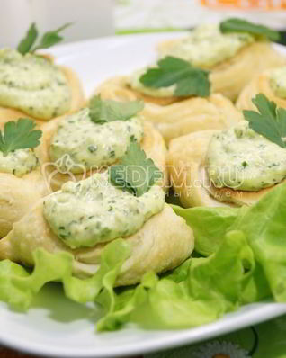 Слойки с сырной пастой