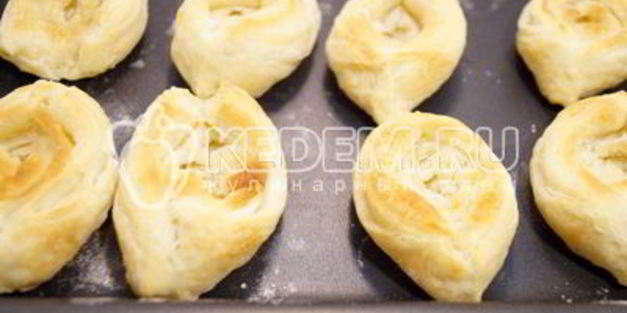 слойки с сырной пастой