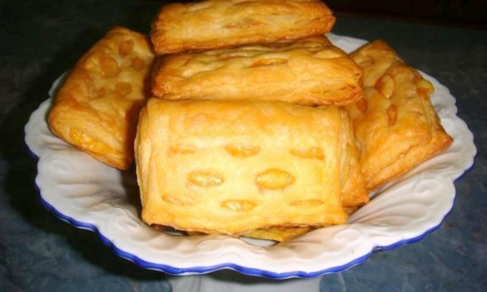 Рецепт слойки с сыром из слоеного теста
