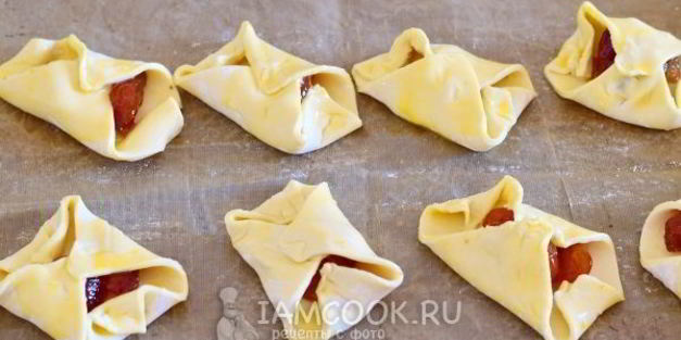 слойки с вареньем из слоеного теста