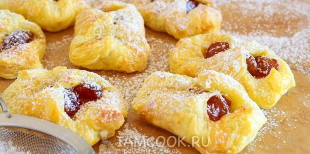 слойки с вареньем из слоеного теста