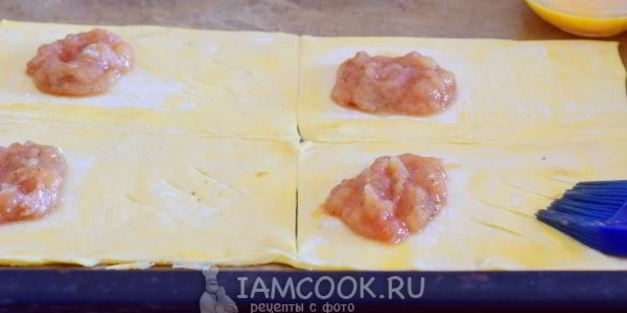 слойки с вареньем из слоеного теста