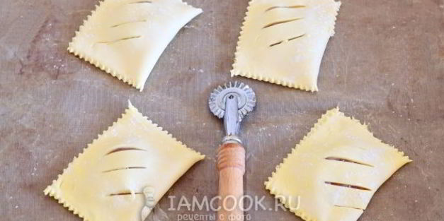 слойки с вареньем из слоеного теста