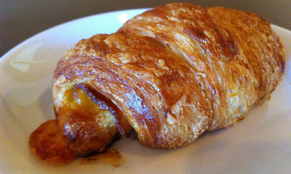 Рецепт слойки с ветчиной и сыром