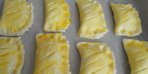 слойки с яблочным вареньем