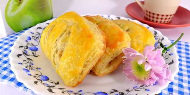 слойки с яблочным вареньем