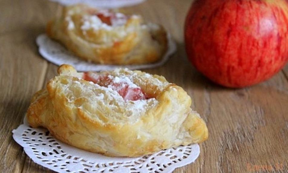 Рецепт слойки с яблоками и брусникой