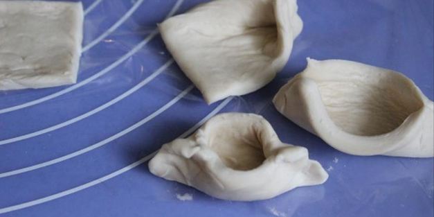 слойки с яблоками и брусникой