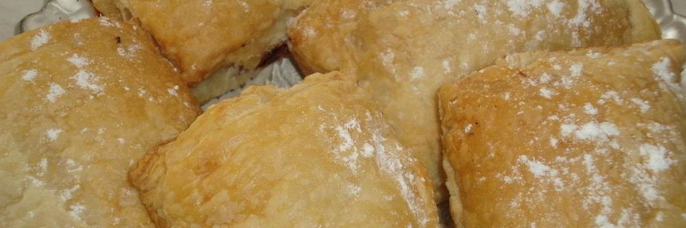 Слойки с яблоками из слоеного теста