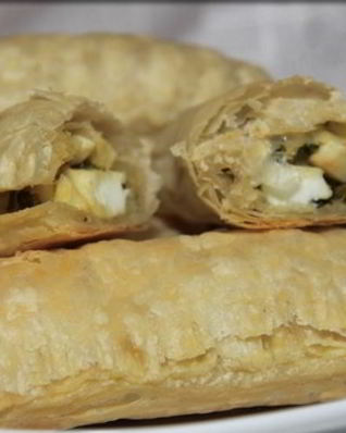 Слойки с яйцом и луком