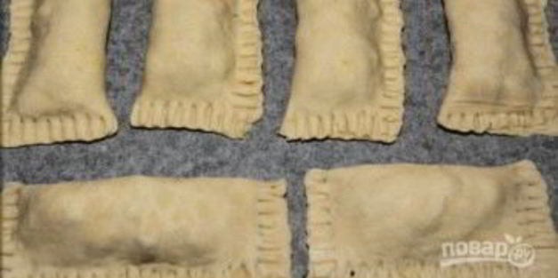 слойки с яйцом и луком