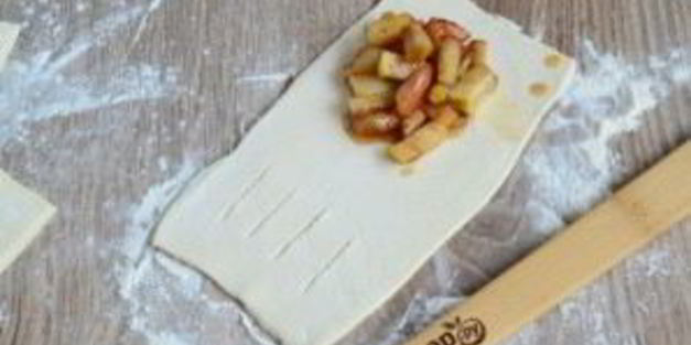 сочные слойки с яблоками