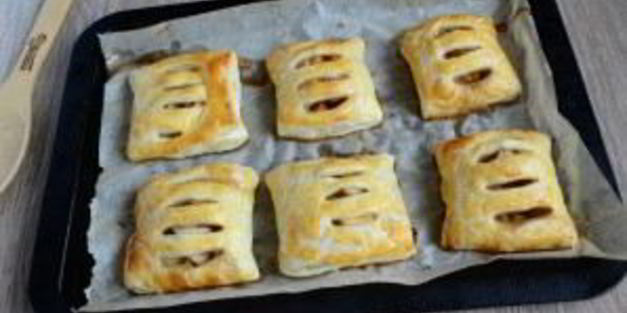 сочные слойки с яблоками