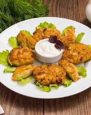 Картофельные сырники со сметаной