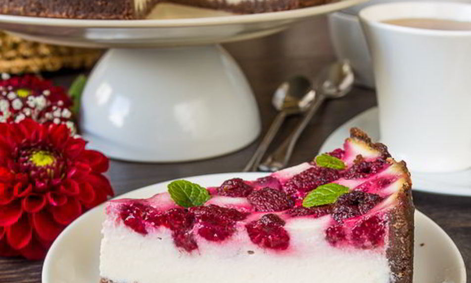Рецепт нежный творожник с малиной