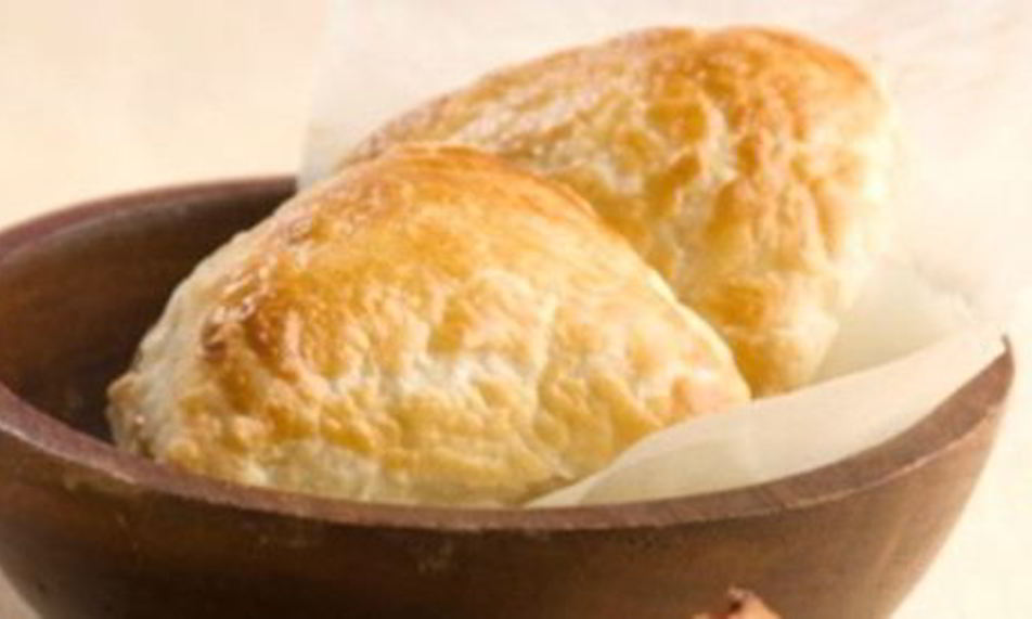 Рецепт сочни творожные на сдобном пресном тесте