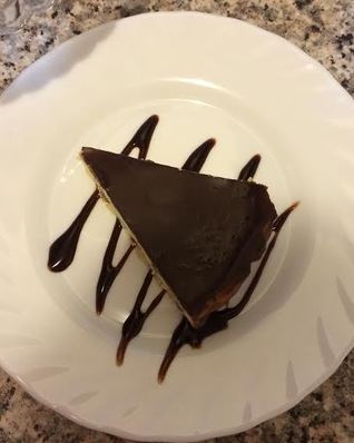 Сырник с шоколадной глазурью