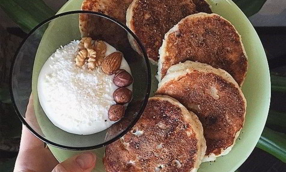 Рецепт сырники на рисовой муке с шоколадом и бананами