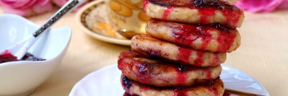 Сырники с черной смородиной