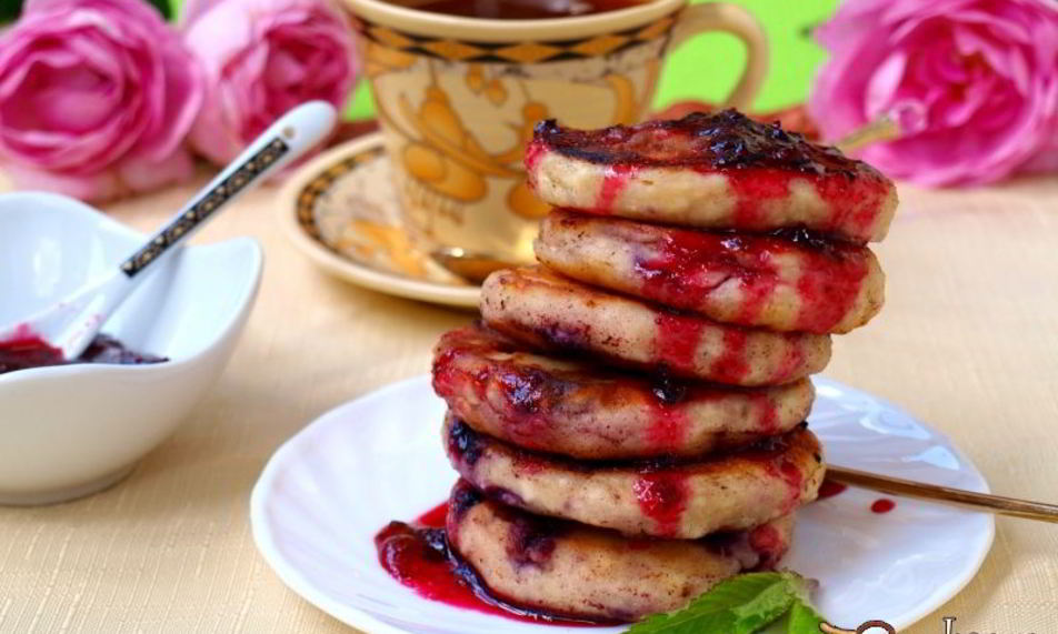 Рецепт сырники с черной смородиной