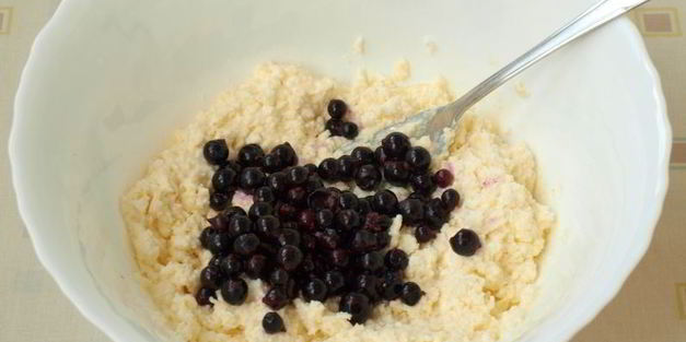 сырники с черной смородиной