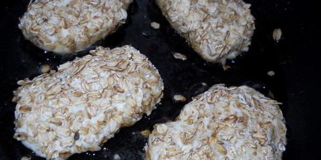 сырники с шоколадом в овсяных хлопьях