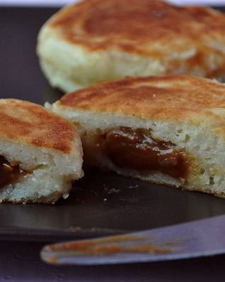 Сырники с вареной сгущенкой