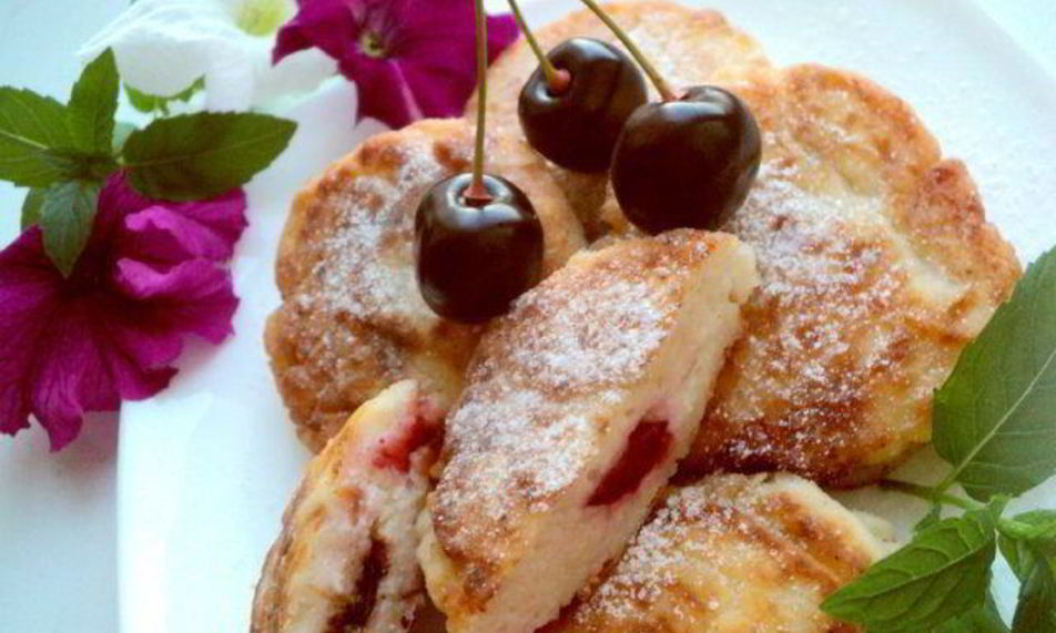 Рецепт сырники с вишней и шоколадом