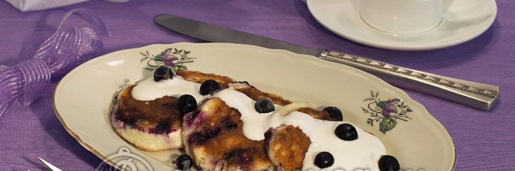 Сырники со смородиной