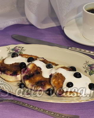 Сырники со смородиной