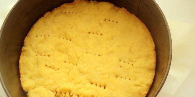 творожник с абрикосами и вишней