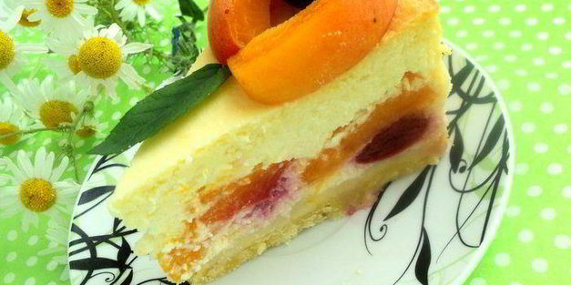 творожник с абрикосами и вишней