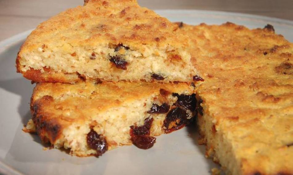 Рецепт творожник с миндалем и вяленой вишней