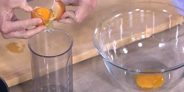 творожник с миндалем и вяленой вишней