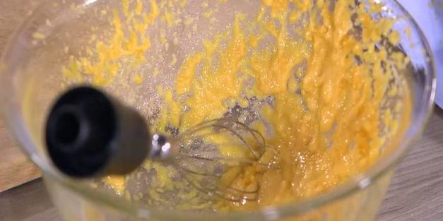 творожник с миндалем и вяленой вишней