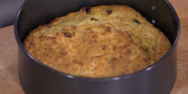 творожник с миндалем и вяленой вишней