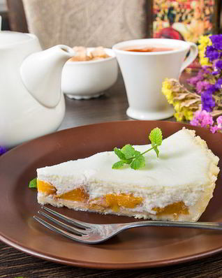 Творожник с персиками