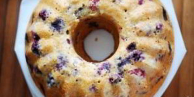 бисквит с замороженными ягодами