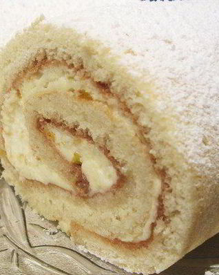 Бисквитный ванильно-абрикосовый рулет