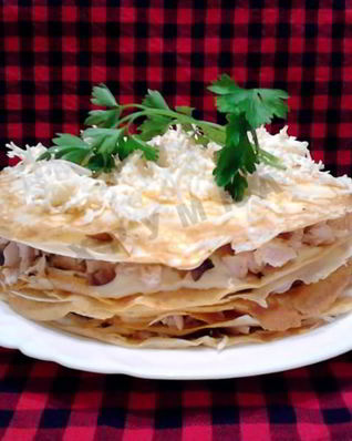 Блинный торт с грибами и курицей