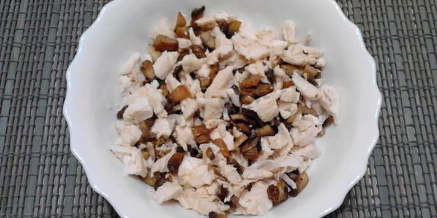 блинный торт с грибами и курицей