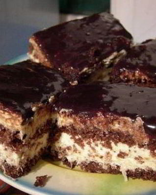 Домашний шоколадный торт с кокосовой начинкой