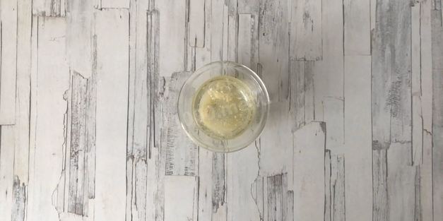 йогуртовый фисташковый торт с жимолостью