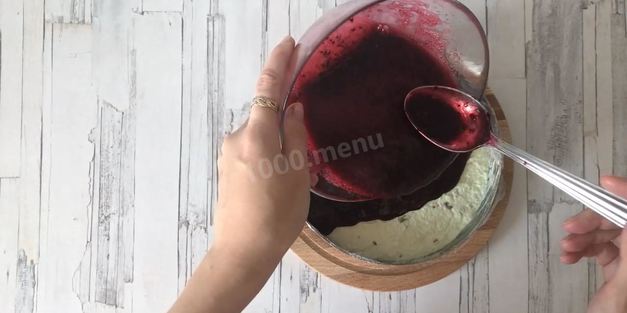 йогуртовый фисташковый торт с жимолостью