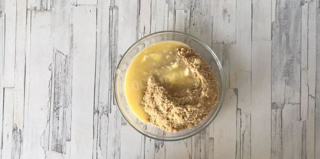 йогуртовый фисташковый торт с жимолостью