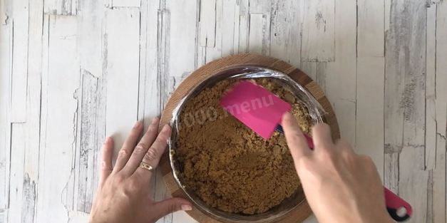 йогуртовый фисташковый торт с жимолостью