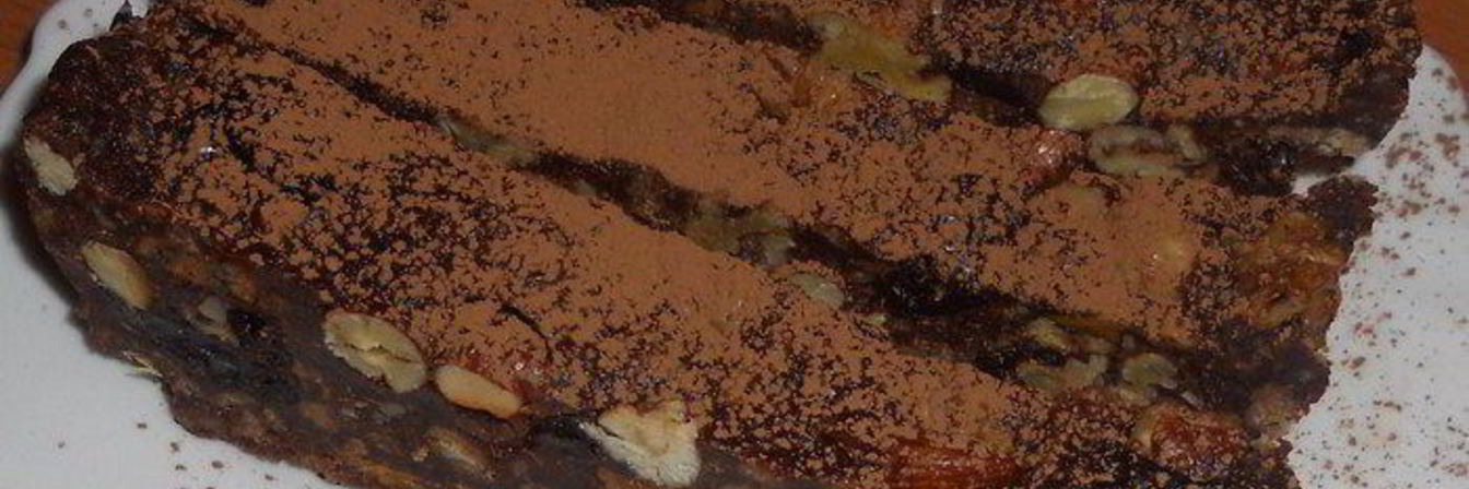 Холодный шоколадный торт с орехами и черносливом